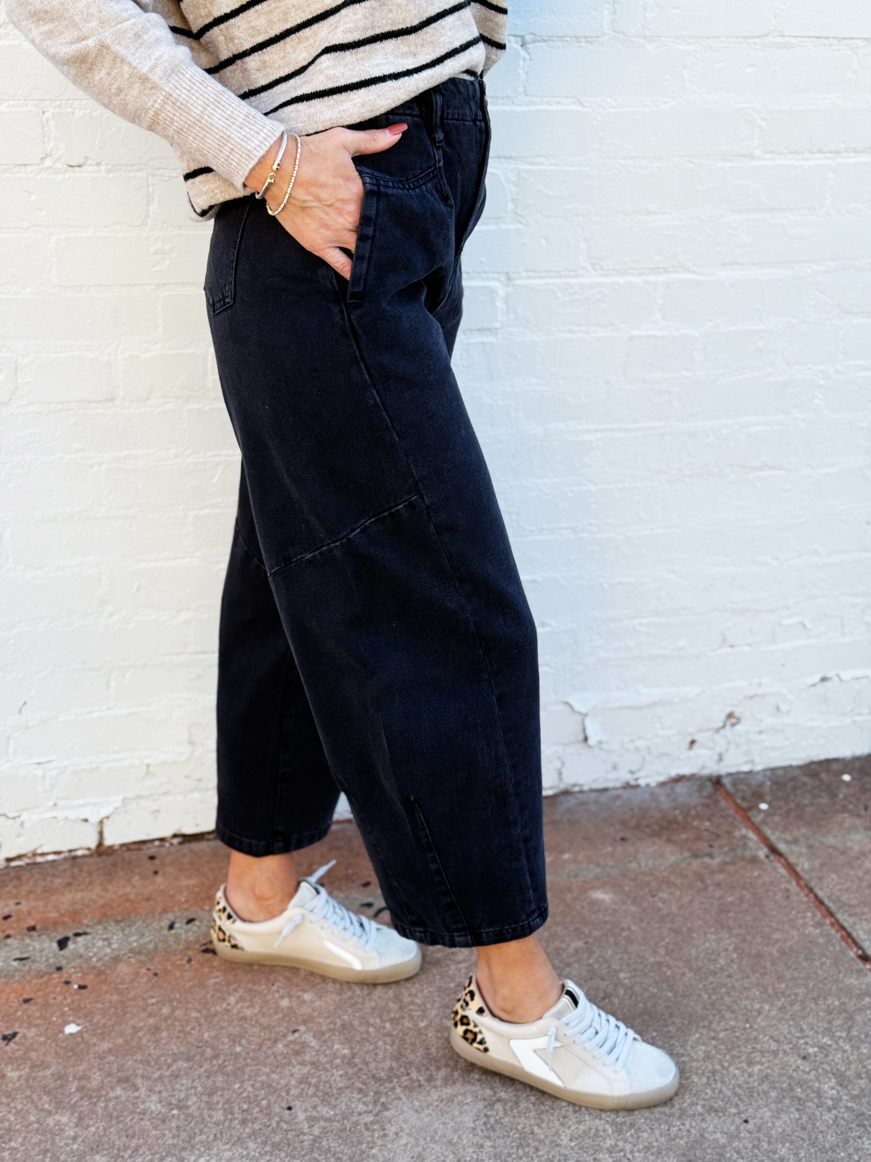 blu pepper Bottoms - Pants Barrel Capri Pants In Black