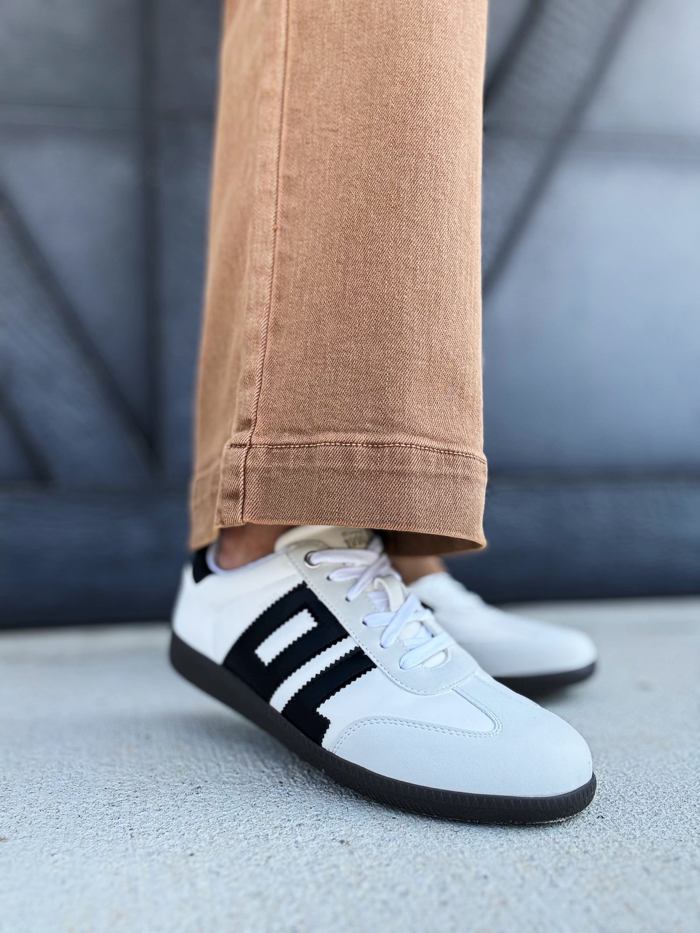 Dirty Laundry Shoes - Sneakers Dirty Laundry Trackstar Sneaker In White