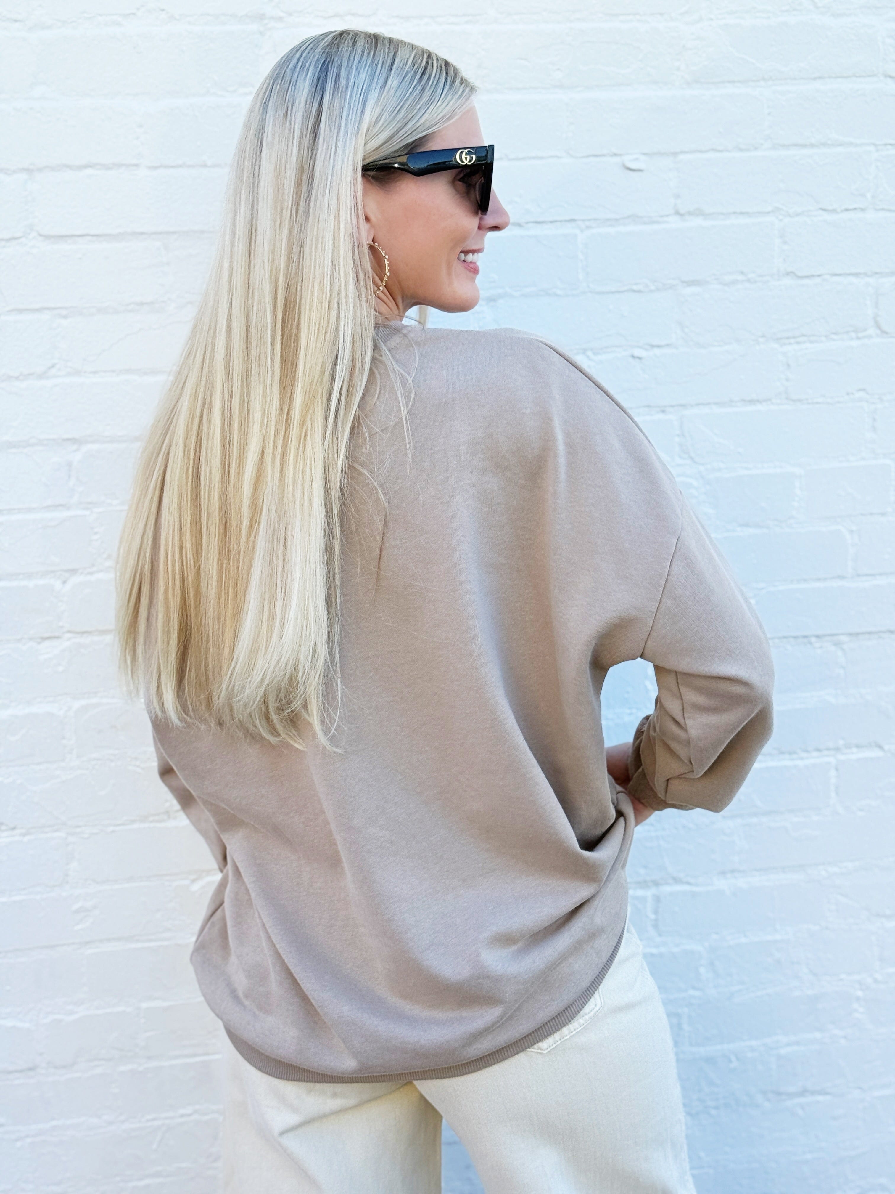 ee:some Tops - Sweatshirts Horseshoe Pullover In Almond Milk