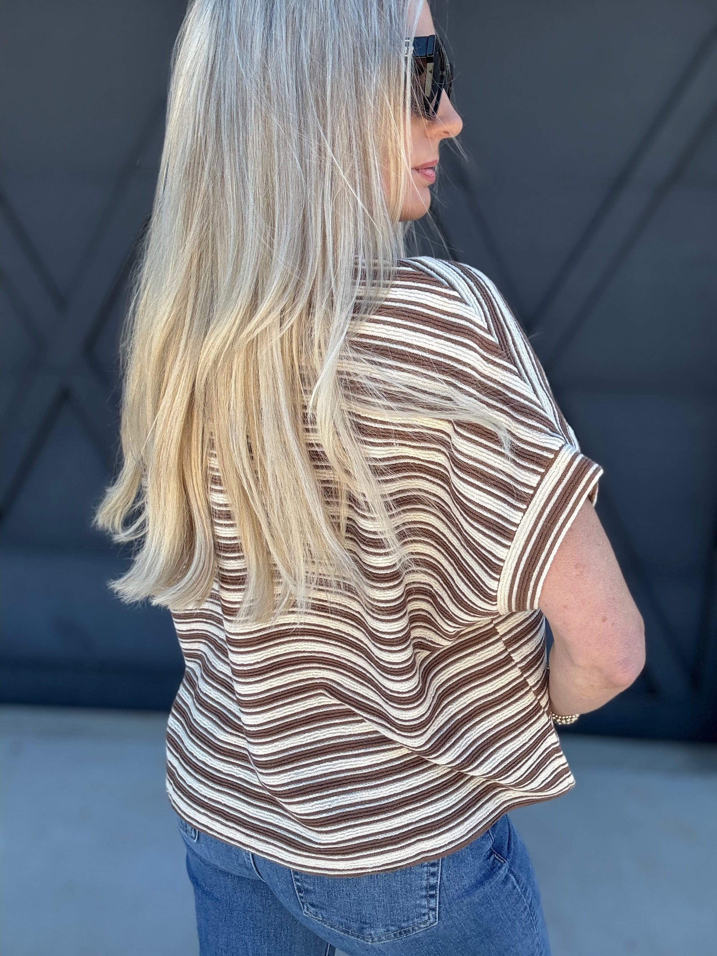 ee:some Tops - Tees Textured Stripe Short Sleeve Top In Coco