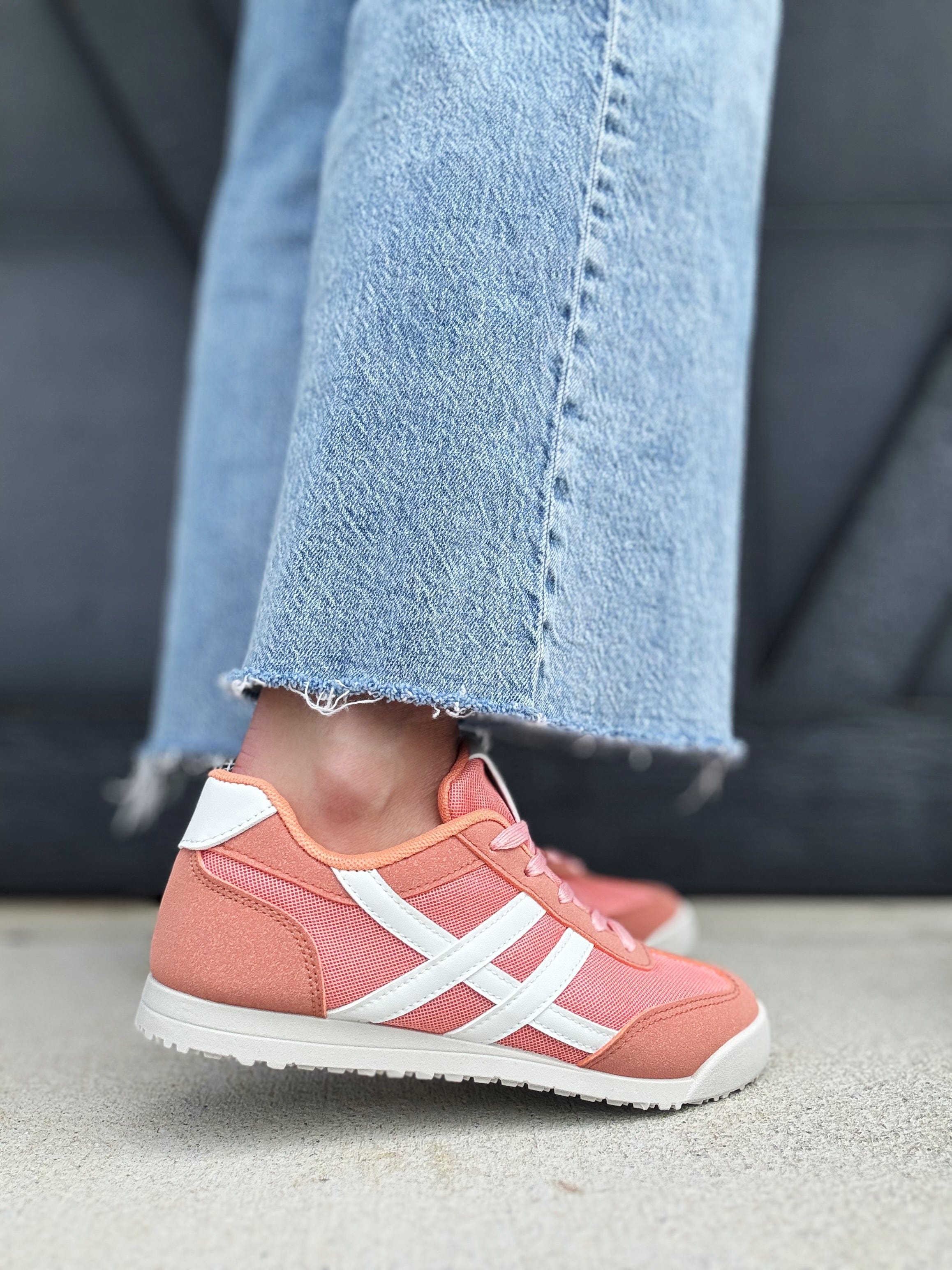 LADY GLORY Shoes - Sneakers Retro Sport Sneaker In Salmon