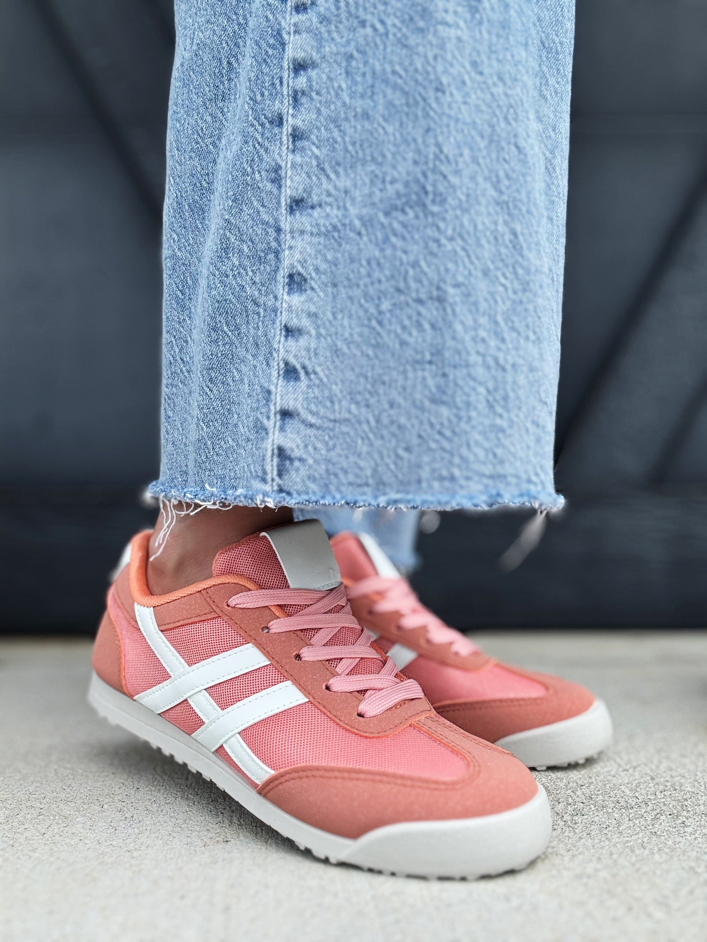 LADY GLORY Shoes - Sneakers Retro Sport Sneaker In Salmon