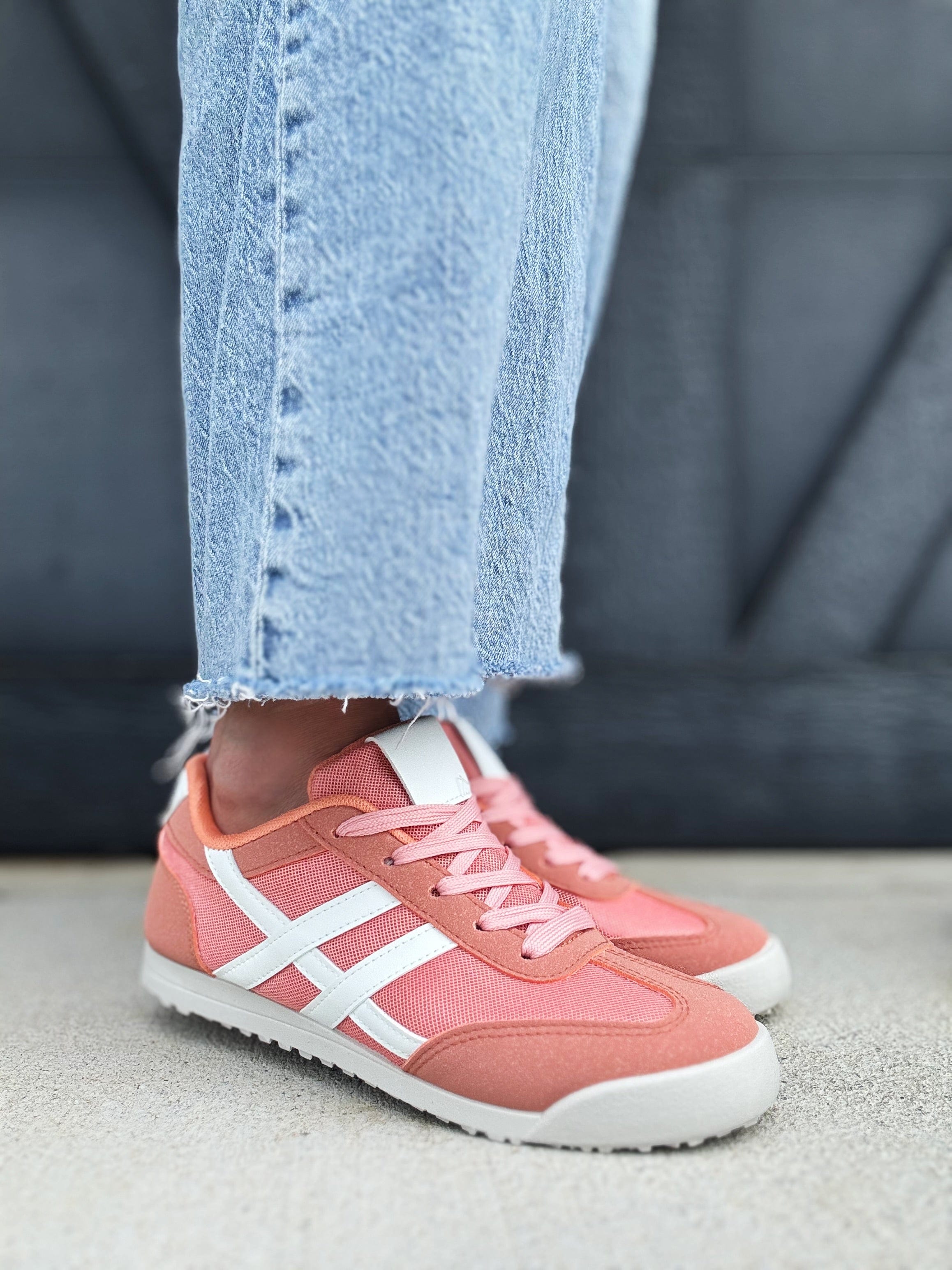 LADY GLORY Shoes - Sneakers Retro Sport Sneaker In Salmon