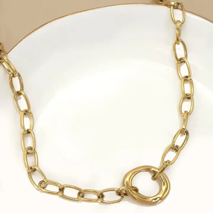 18K Stainless Steel Oval Necklace In Gold - Infinity Raine