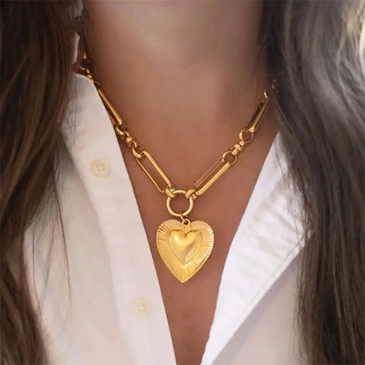 Etched Heart Chunky Chain Statement Necklace In Gold - Infinity Raine
