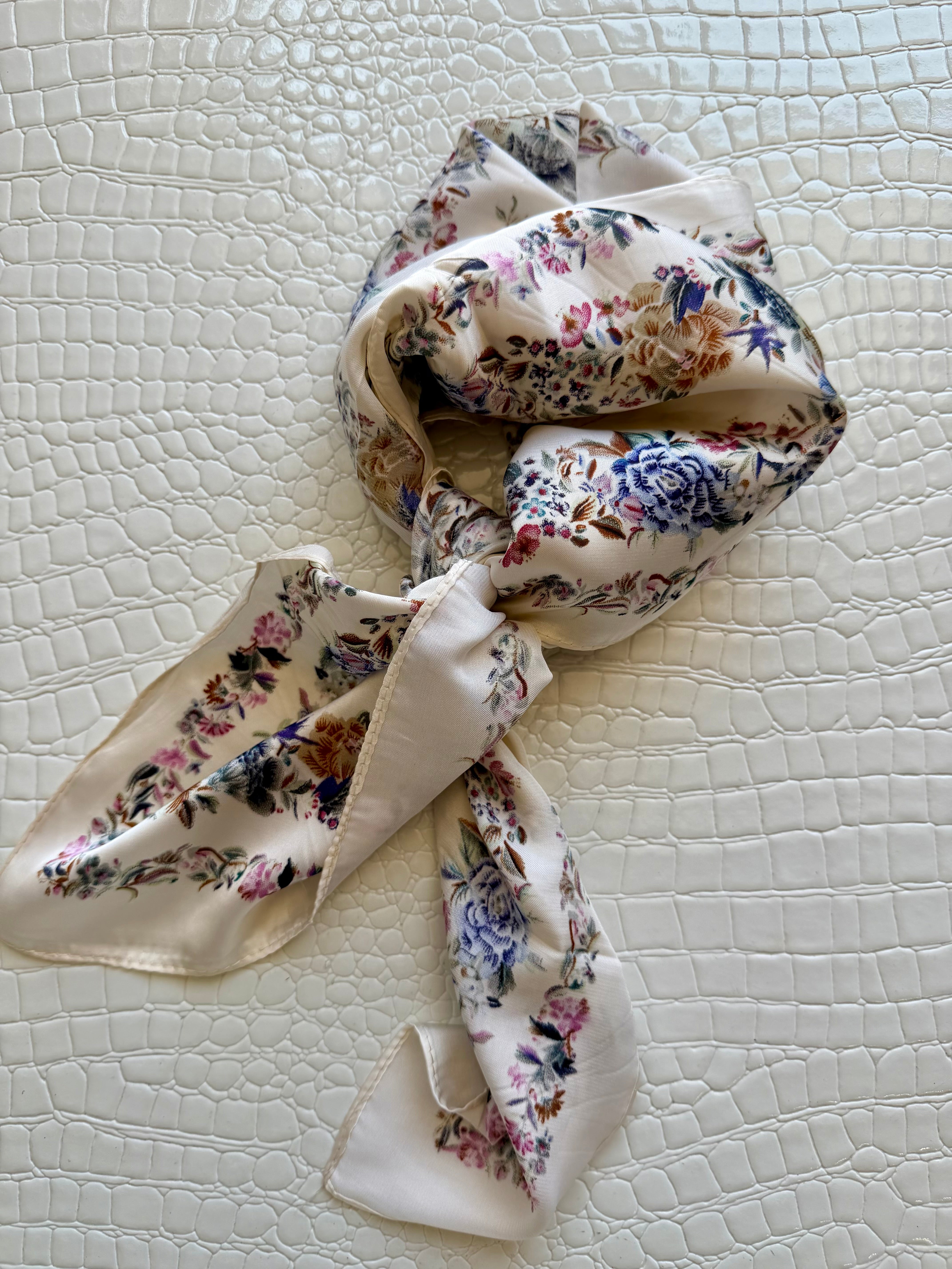 Chic Accent Scarf - Infinity Raine