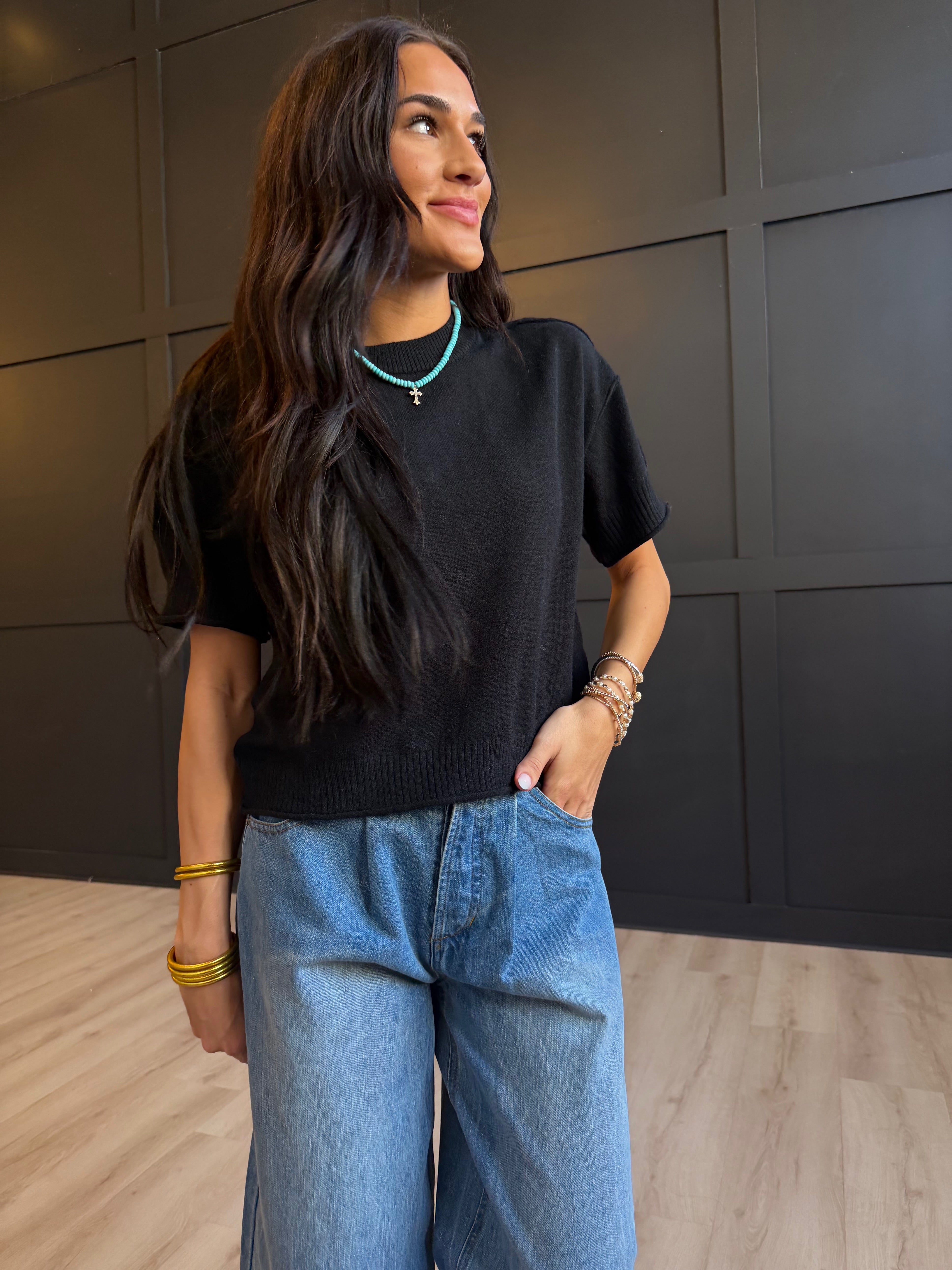 Lightweight Exposed Seam Short Sleeve Crop Sweater In Black - Infinity Raine