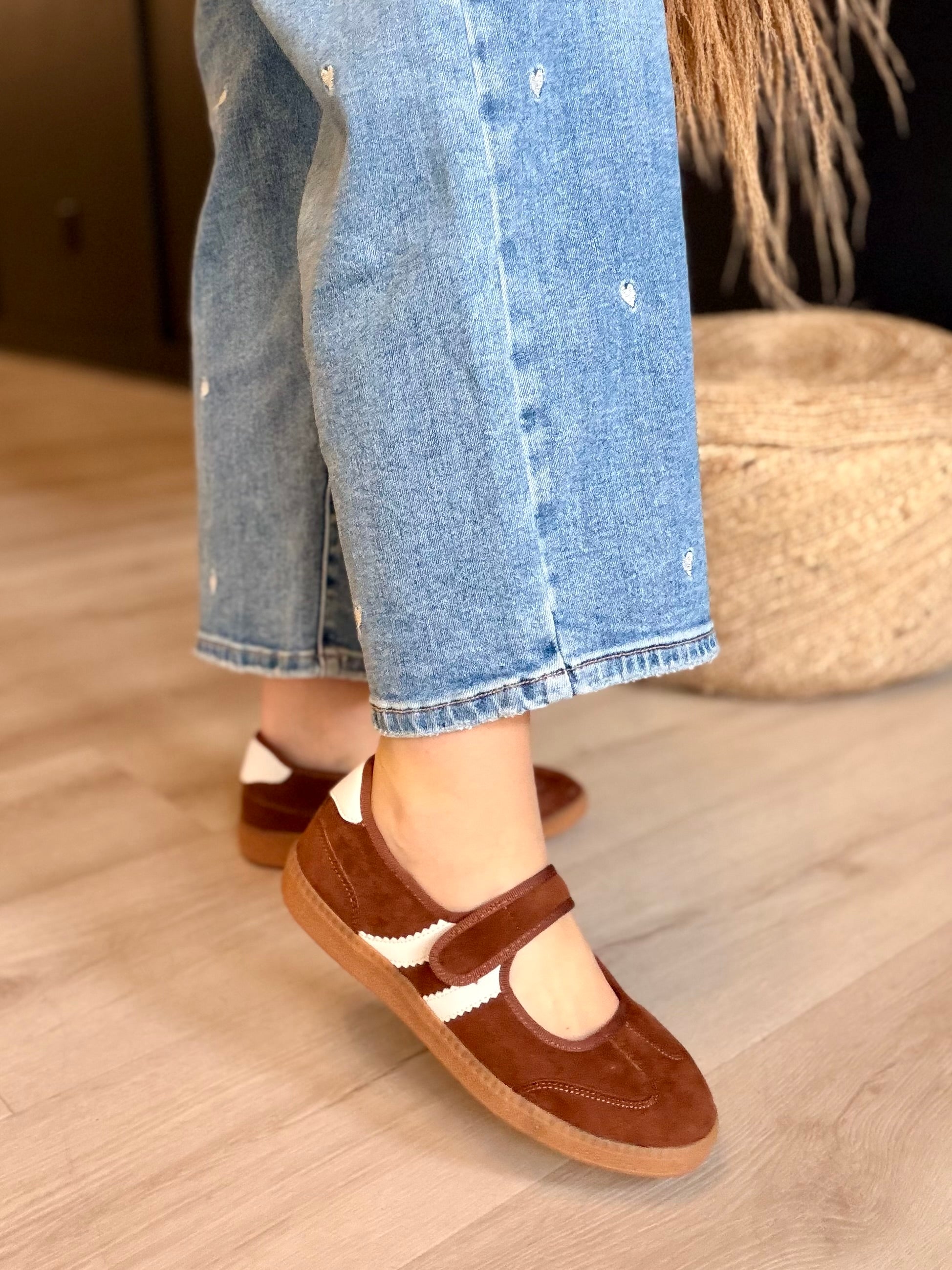 Corkys Flat Calm Down In Chestnut - Infinity Raine