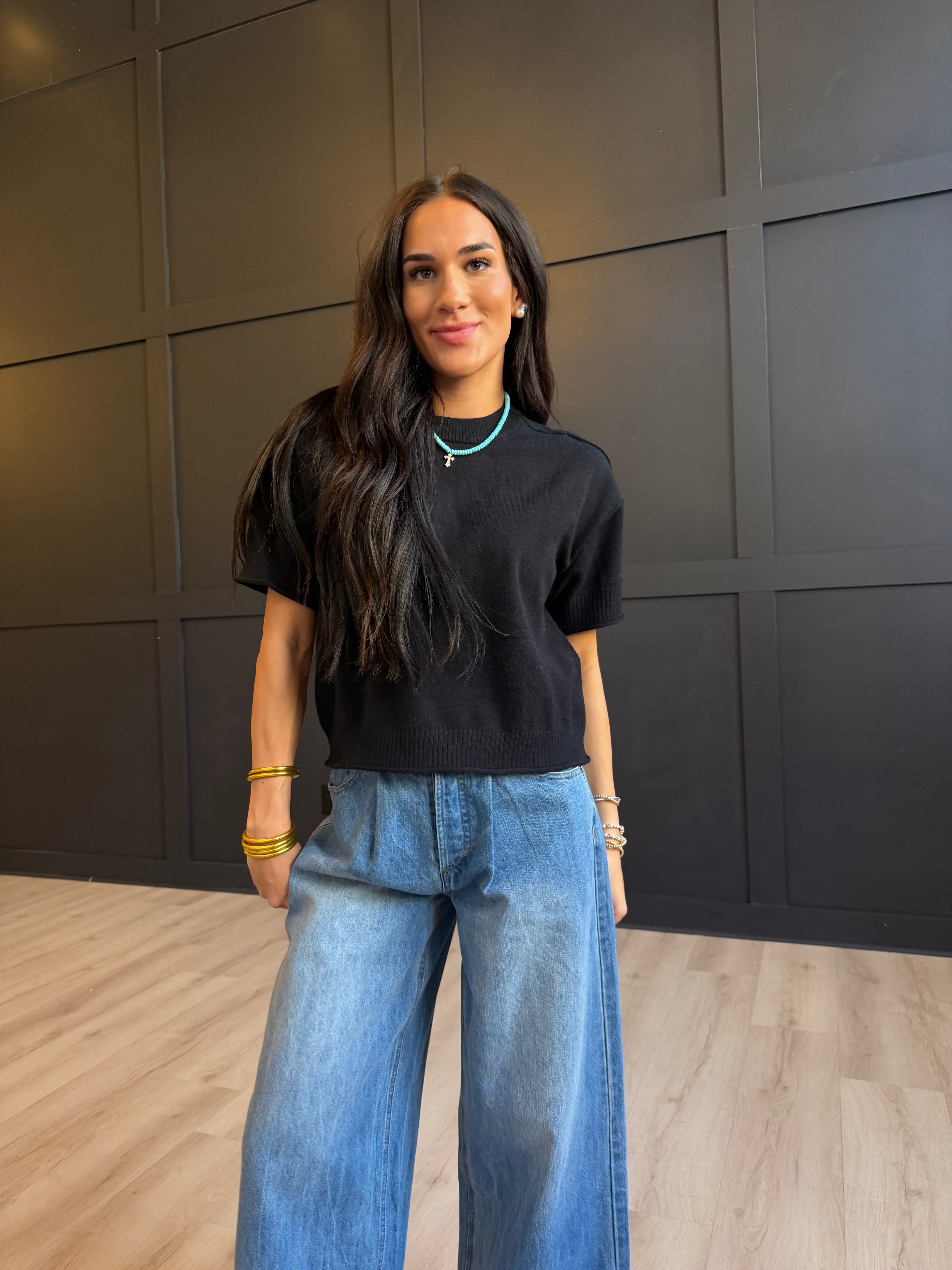 Lightweight Exposed Seam Short Sleeve Crop Sweater In Black - Infinity Raine