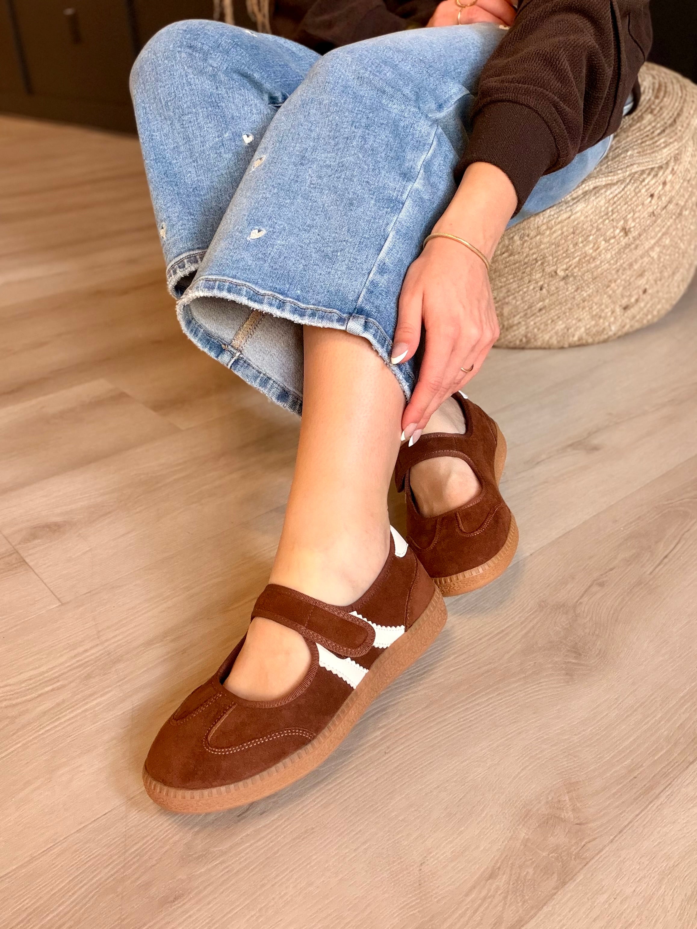 Corkys Flat Calm Down In Chestnut - Infinity Raine