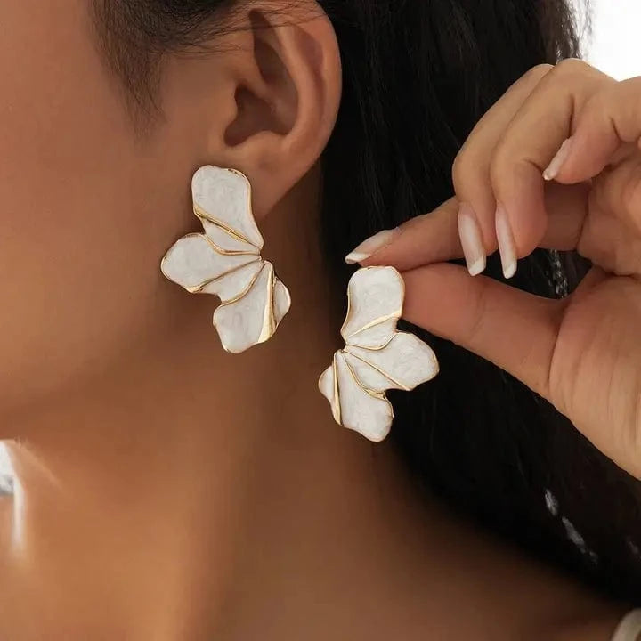 ACCITY Jewelry - Earrings Abstract Flower Petal Earring In Pearl 08958966