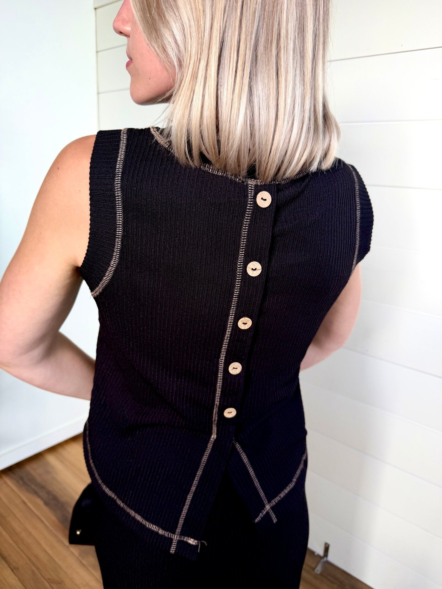 Back Button Detail Sleeveless Ribbed Knit Top In Black - Infinity Raine