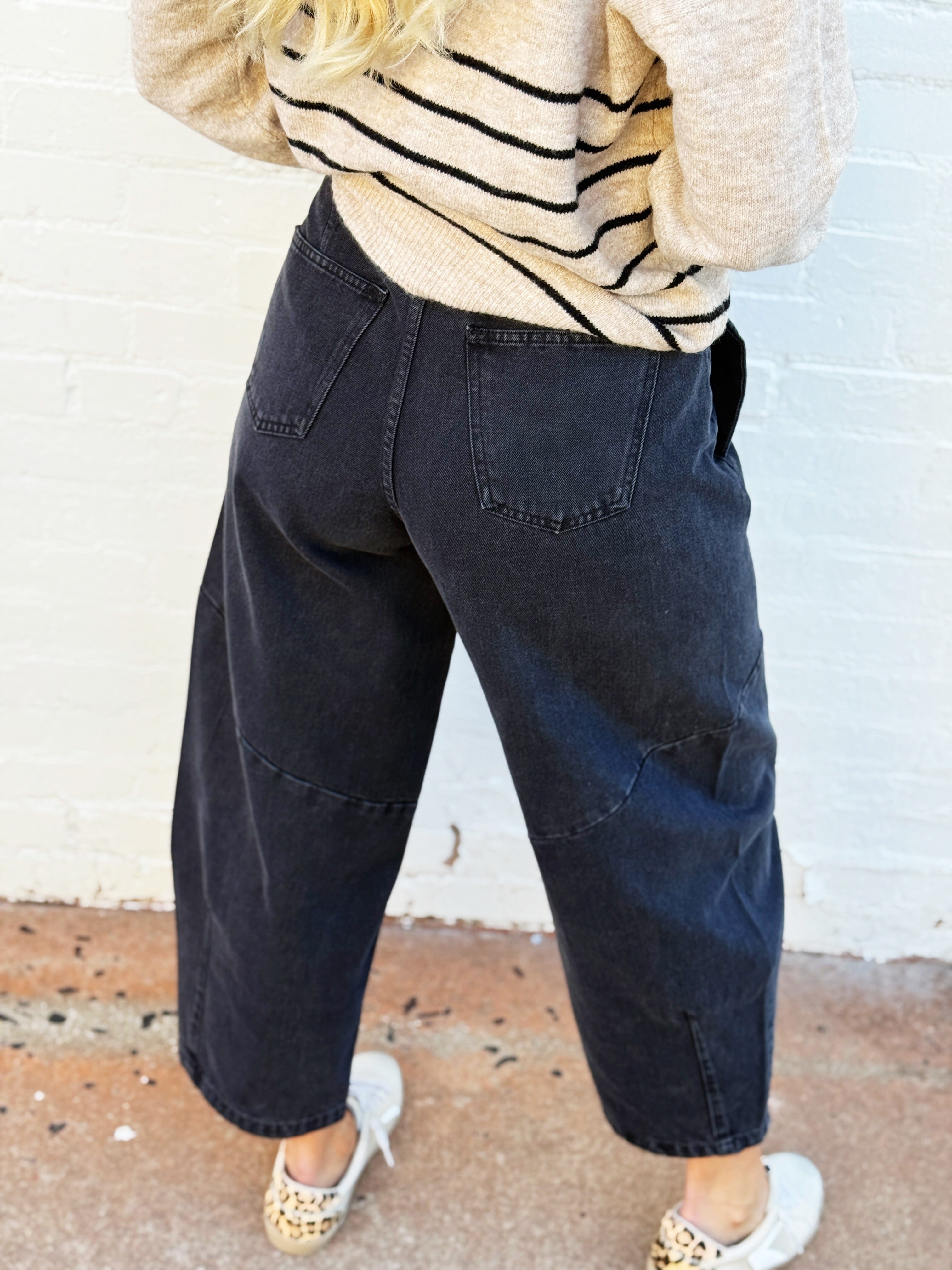 blu pepper Bottoms - Pants Barrel Capri Pants In Black