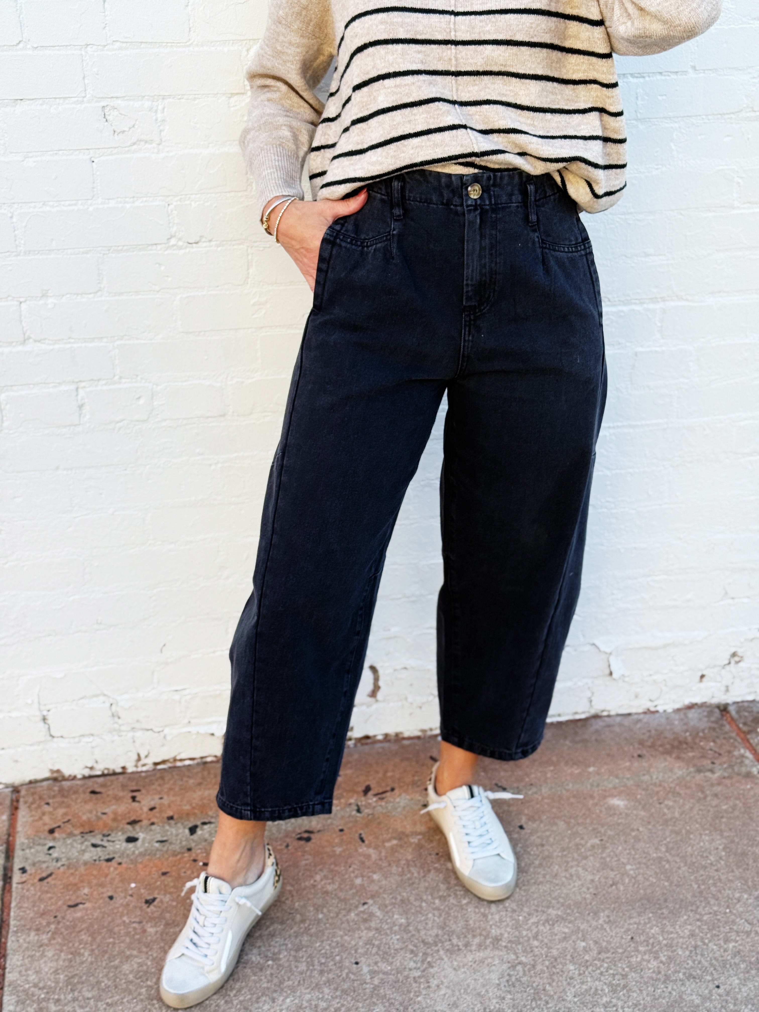 blu pepper Bottoms - Pants Barrel Capri Pants In Black