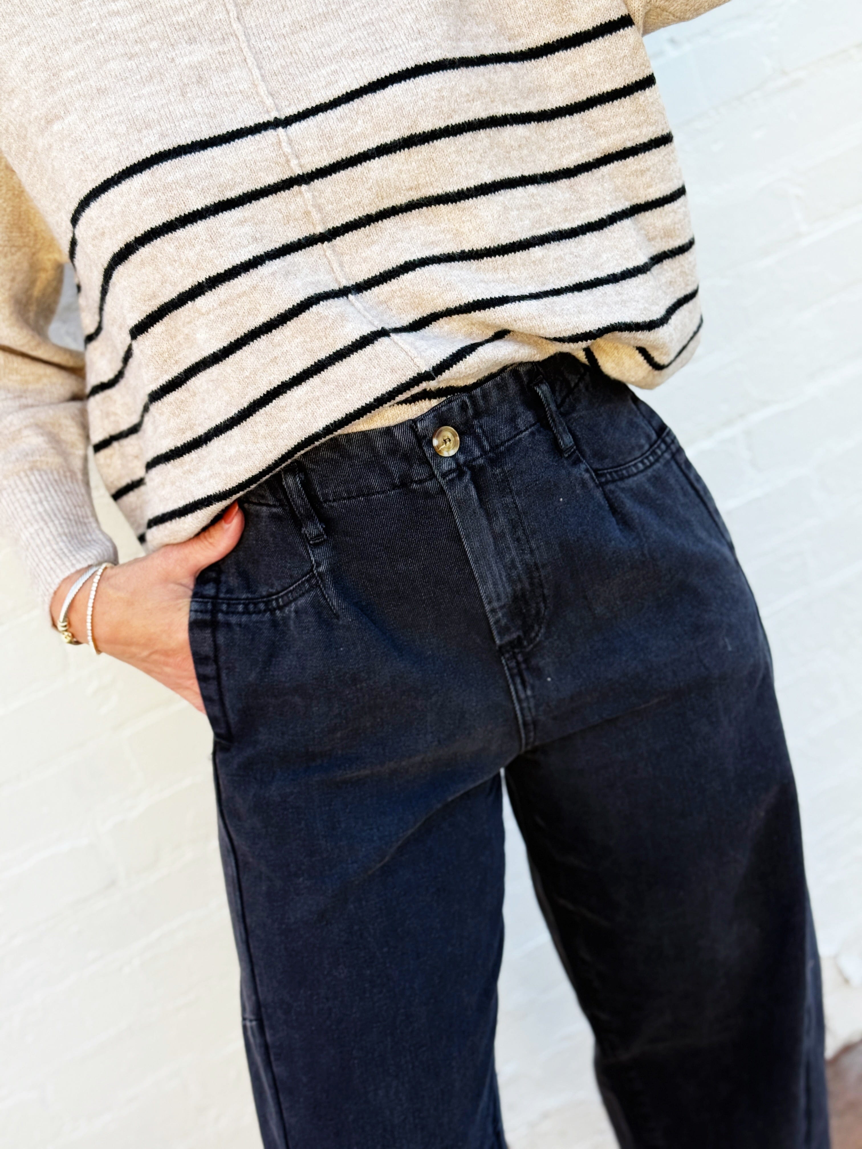 blu pepper Bottoms - Pants Barrel Capri Pants In Black