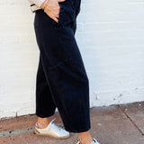 blu pepper Bottoms - Pants Barrel Capri Pants In Black