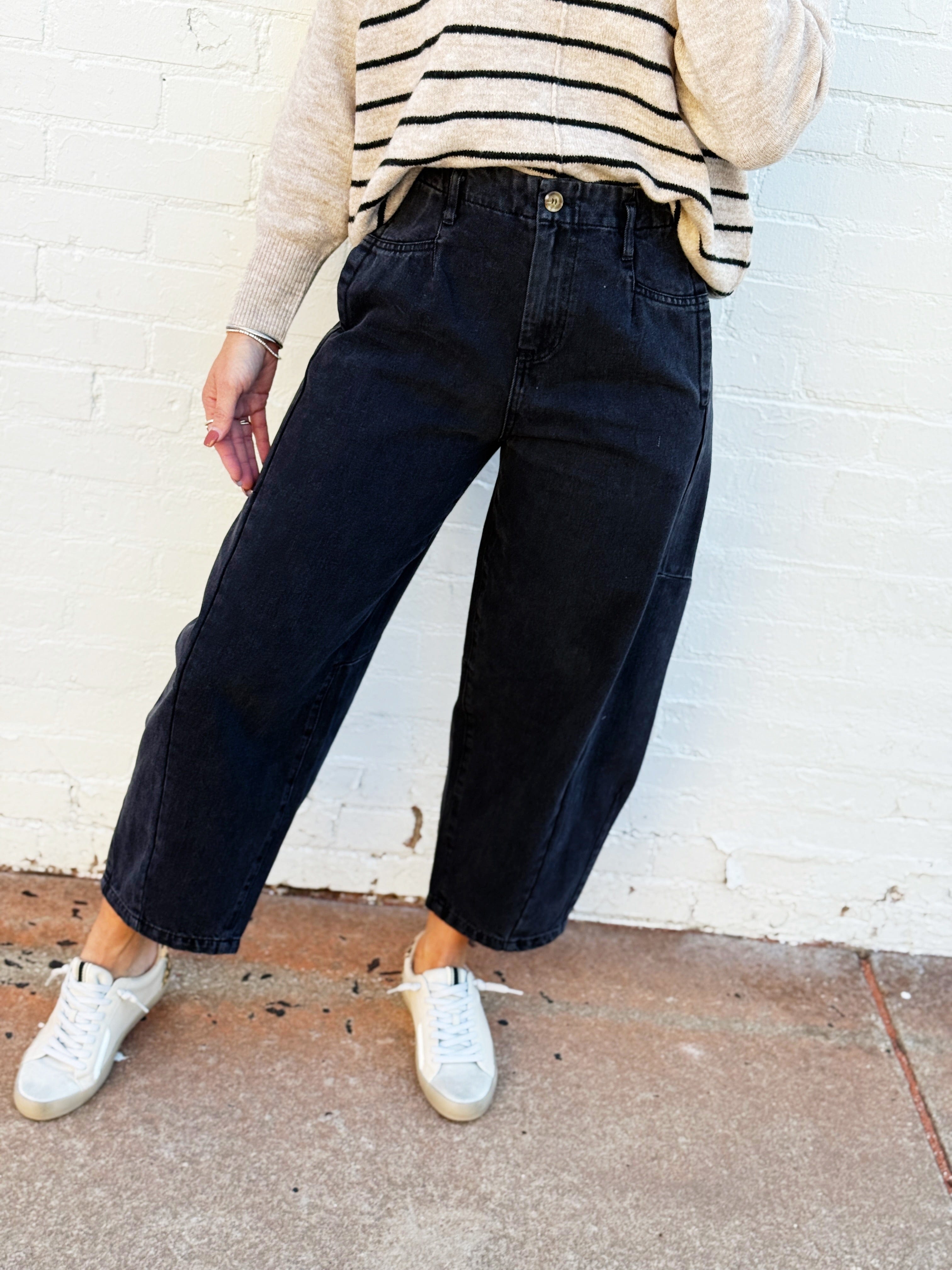 blu pepper Bottoms - Pants Barrel Capri Pants In Black