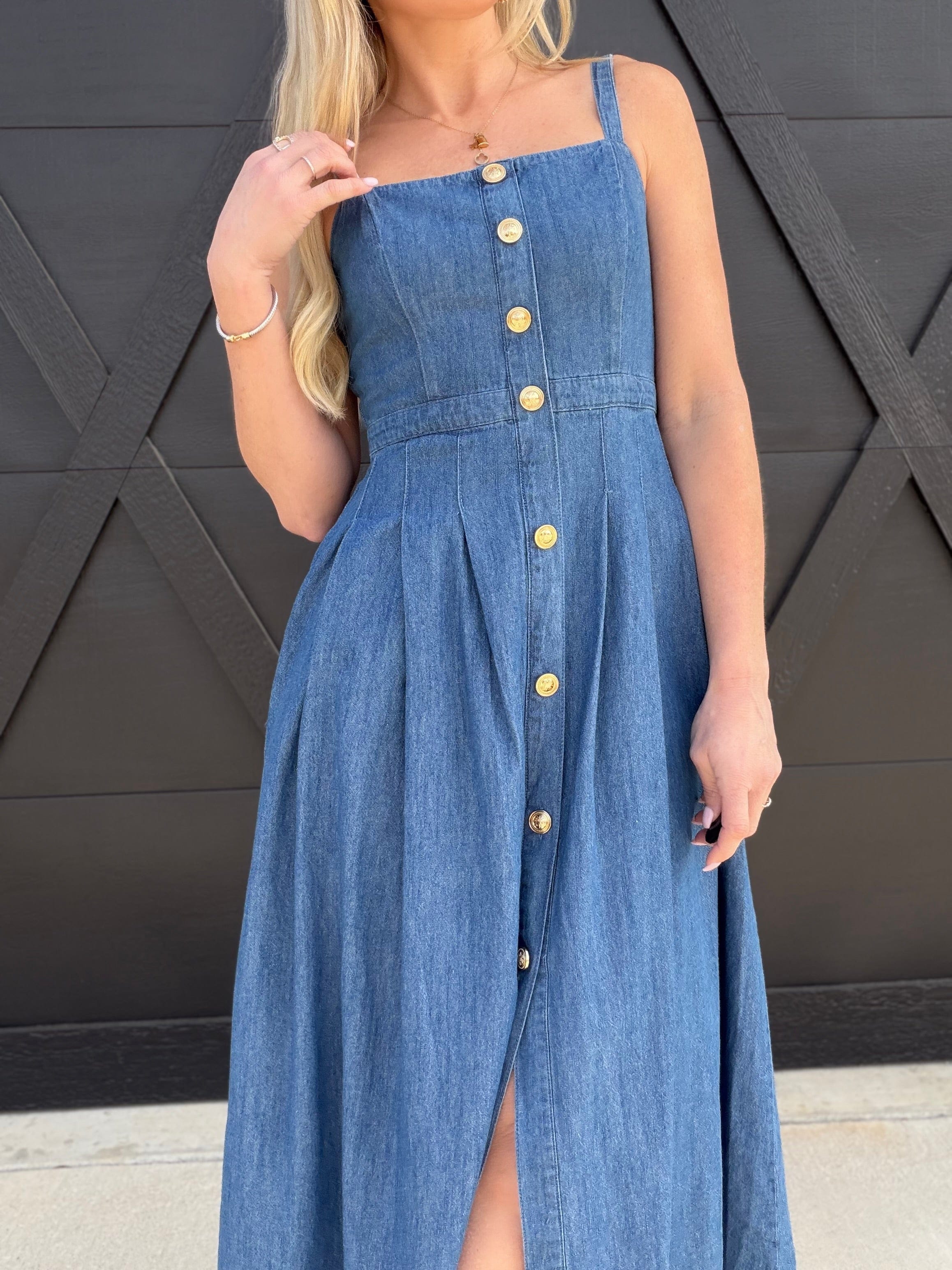 blu pepper DRESSES Denim Sleeveless Button Down Midi Dress In Light