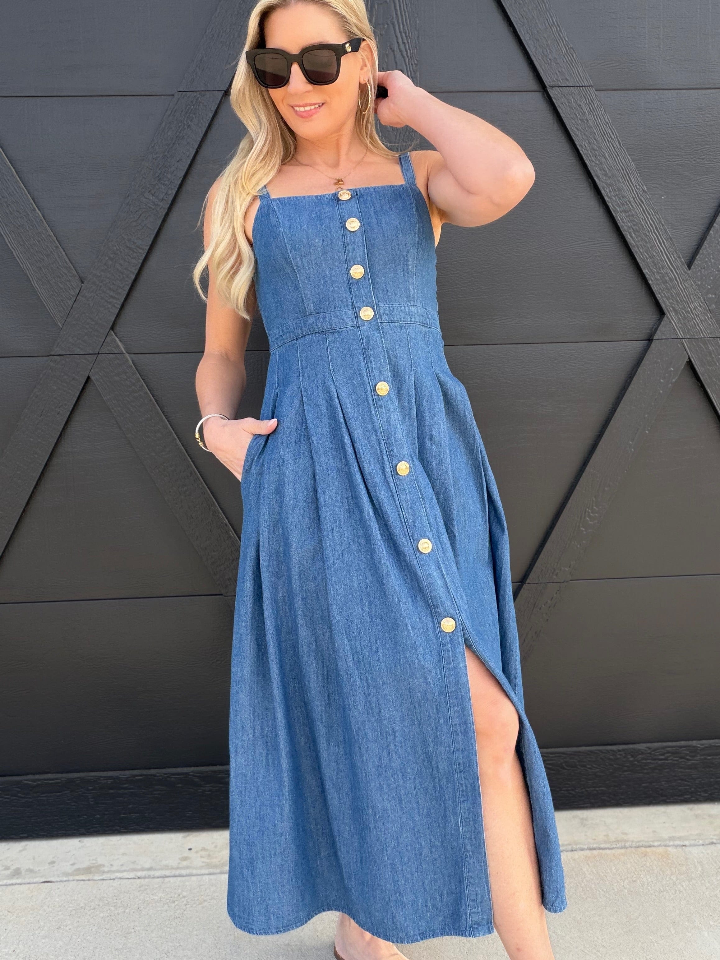 blu pepper DRESSES Denim Sleeveless Button Down Midi Dress In Light