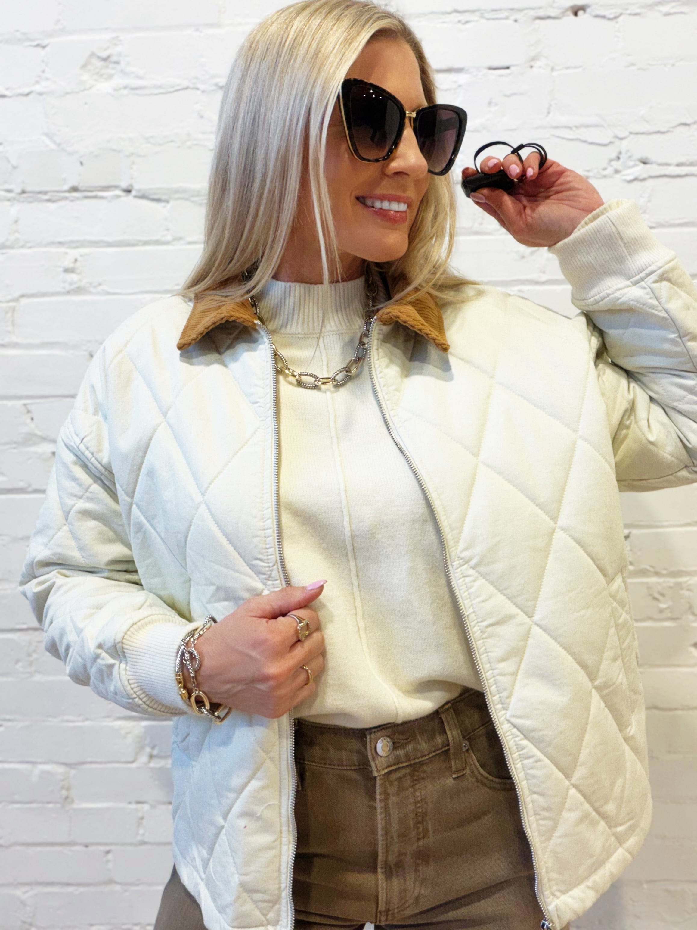 blu pepper Outerwear - Jackets & Coats Corduroy Collar Quilted Zip-up Jacket in Ivory