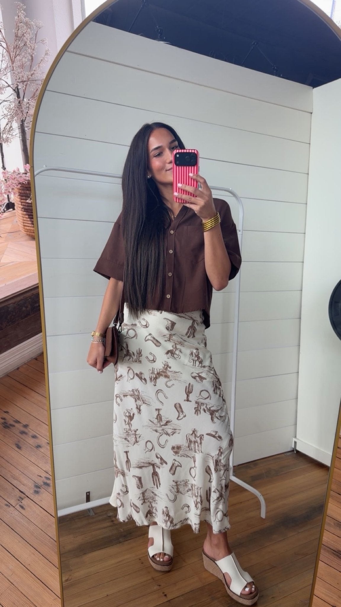 Button-Up Collared Short Sleeve Shirt In Chocolate - Infinity Raine