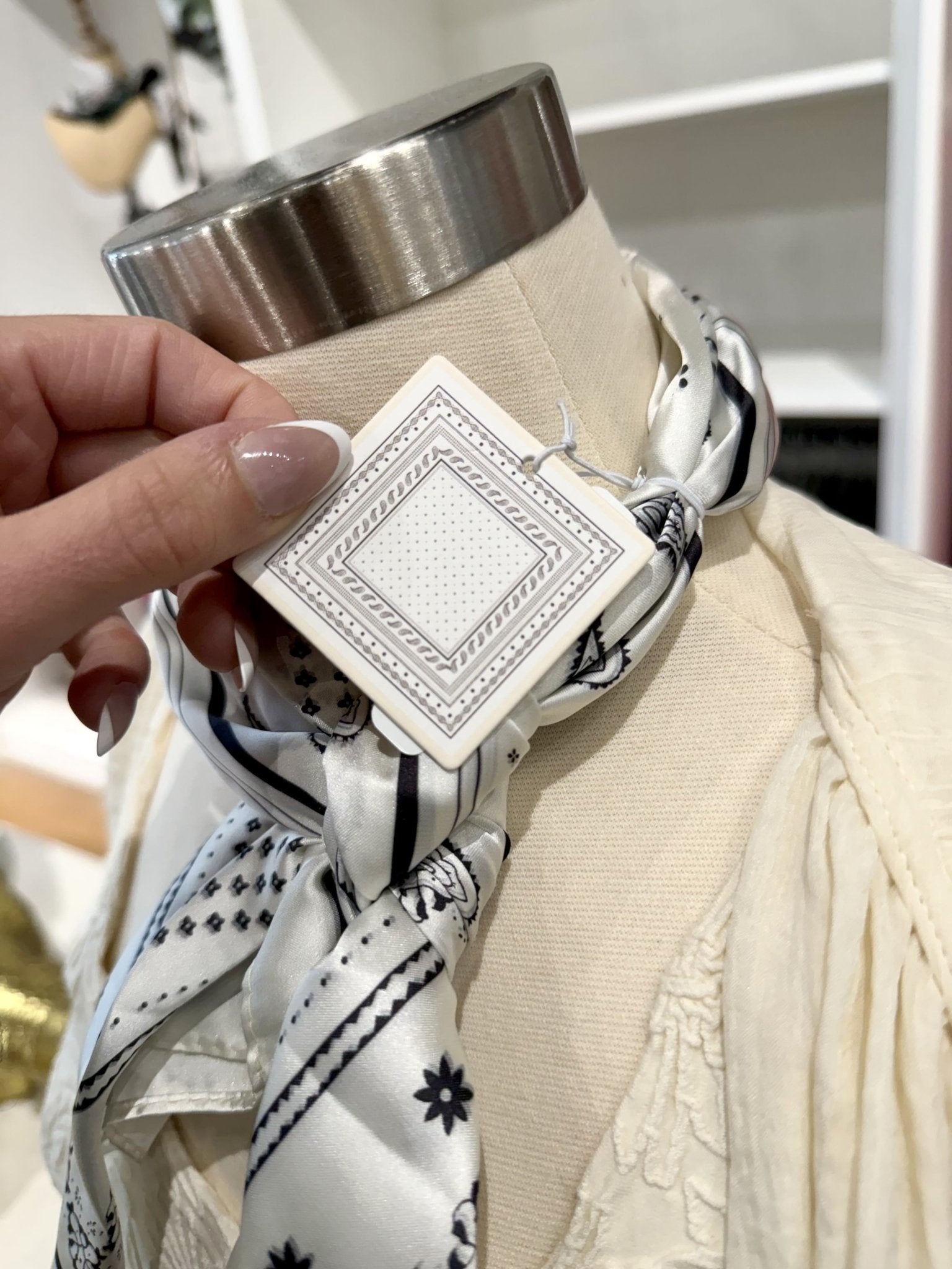 Chic Accent Scarf - Classic Contrast Bandana Pattern - Infinity Raine