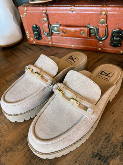 Chinese Laundry Vallor Buck-Natural - Infinity Raine