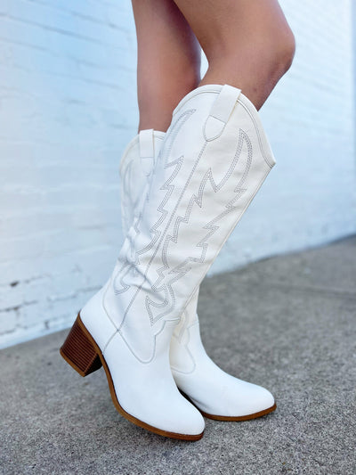 Dirty Laundry By Chinese Laundry Upwind Boot-White - Infinity Raine
