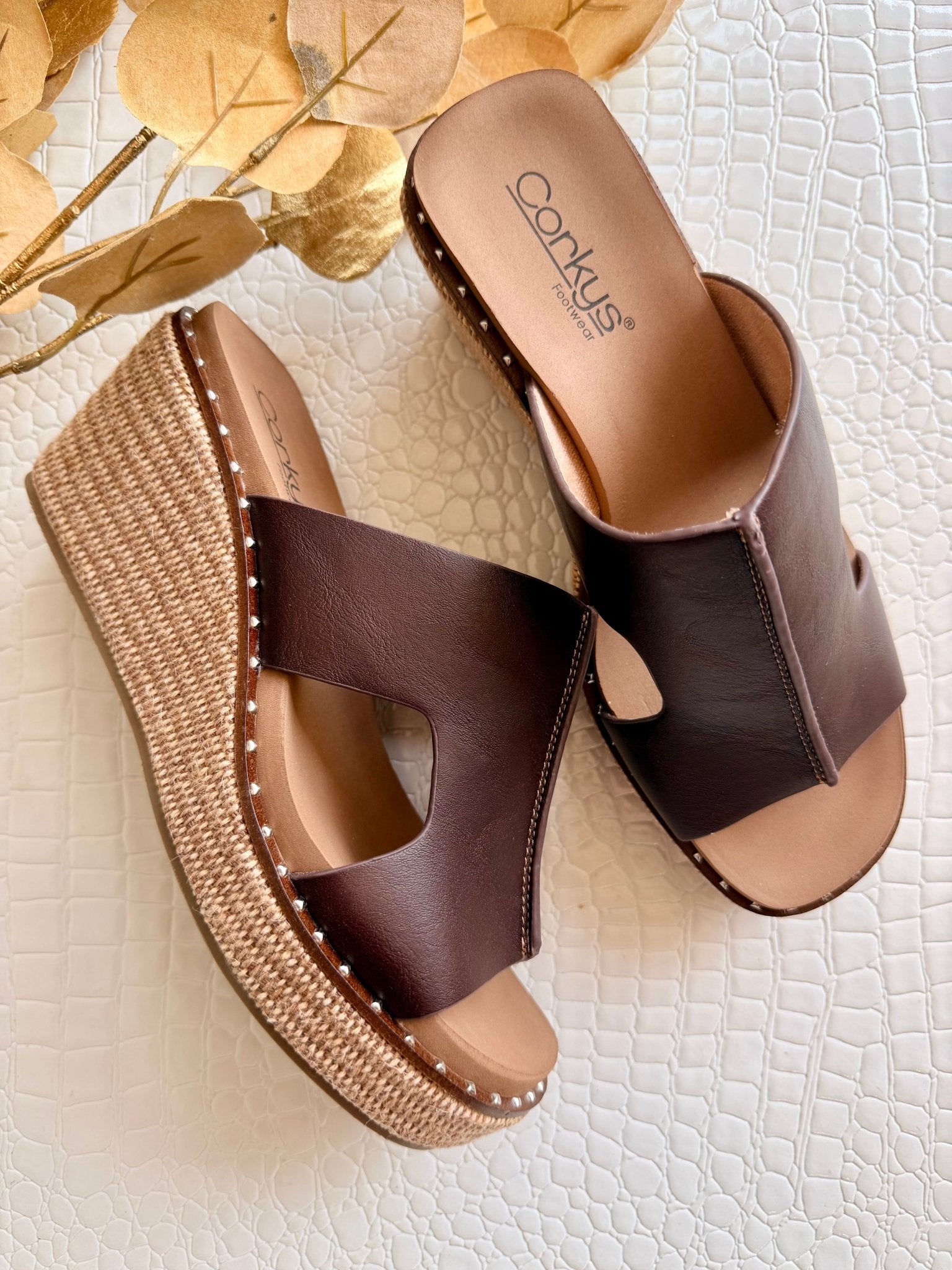 Corkys Kiss In Tell Walnut - Infinity Raine