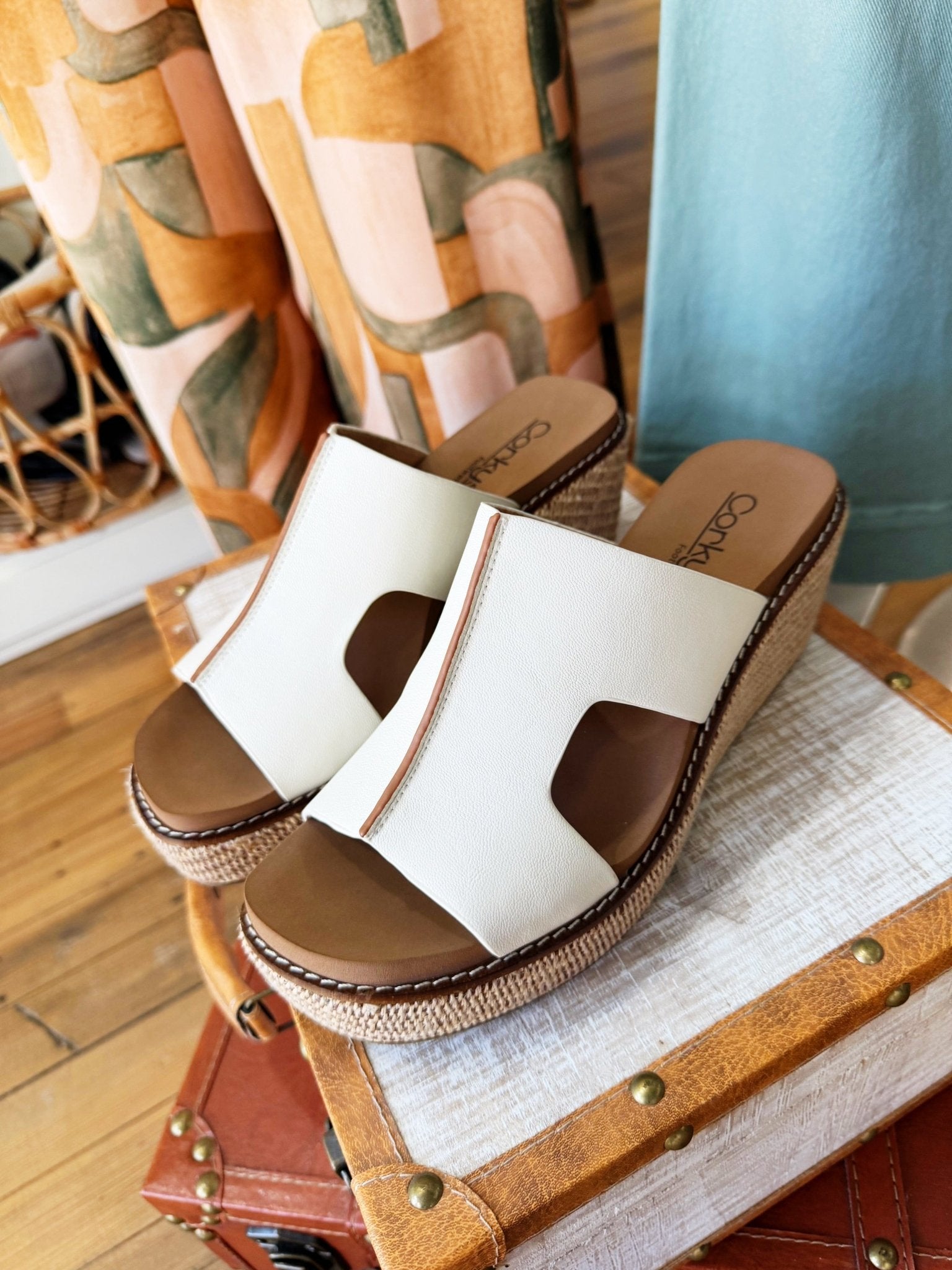 Corky's Kiss N Tell Wedge In White - Infinity Raine