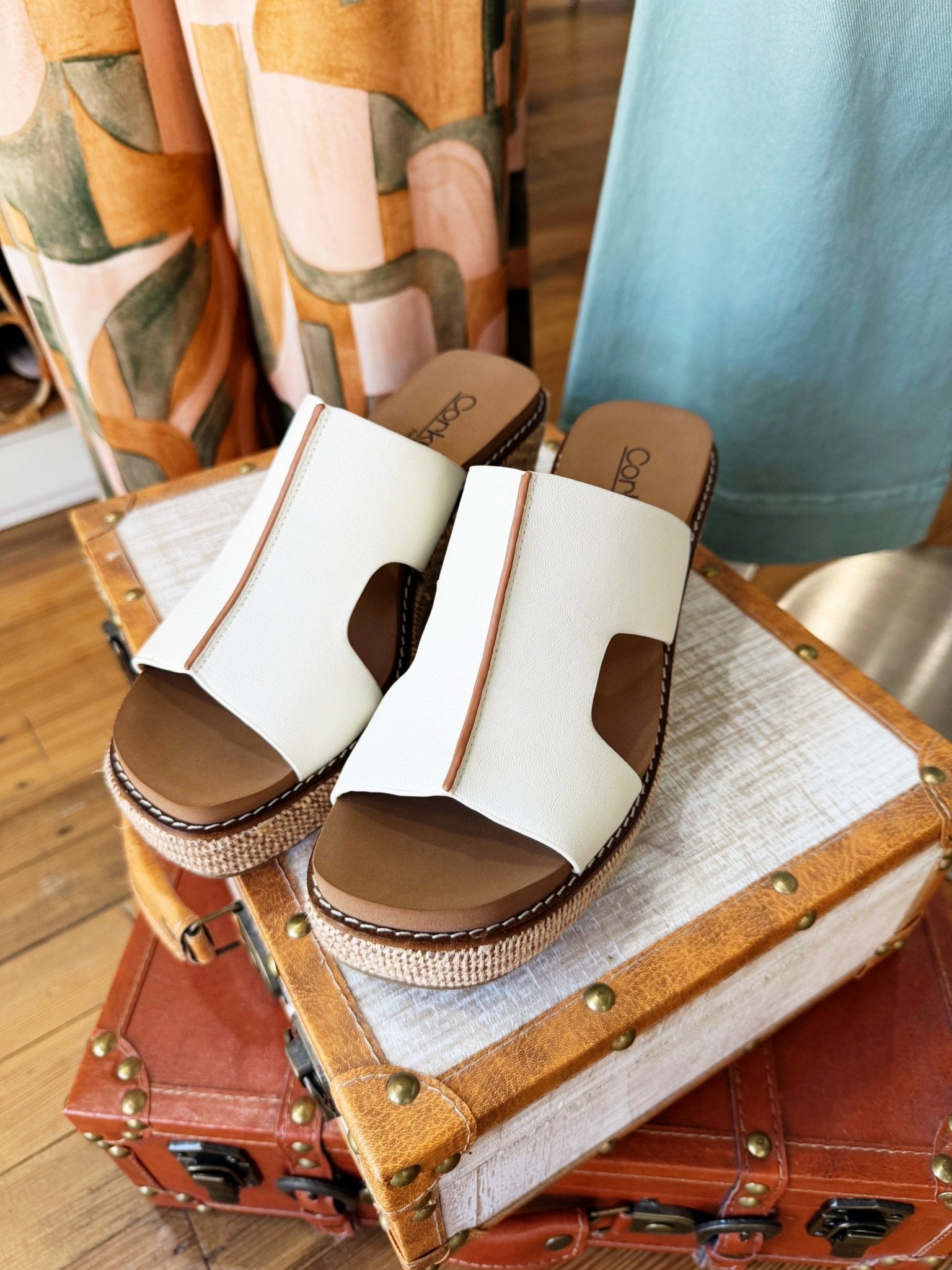 Corky's Kiss N Tell Wedge In White - Infinity Raine