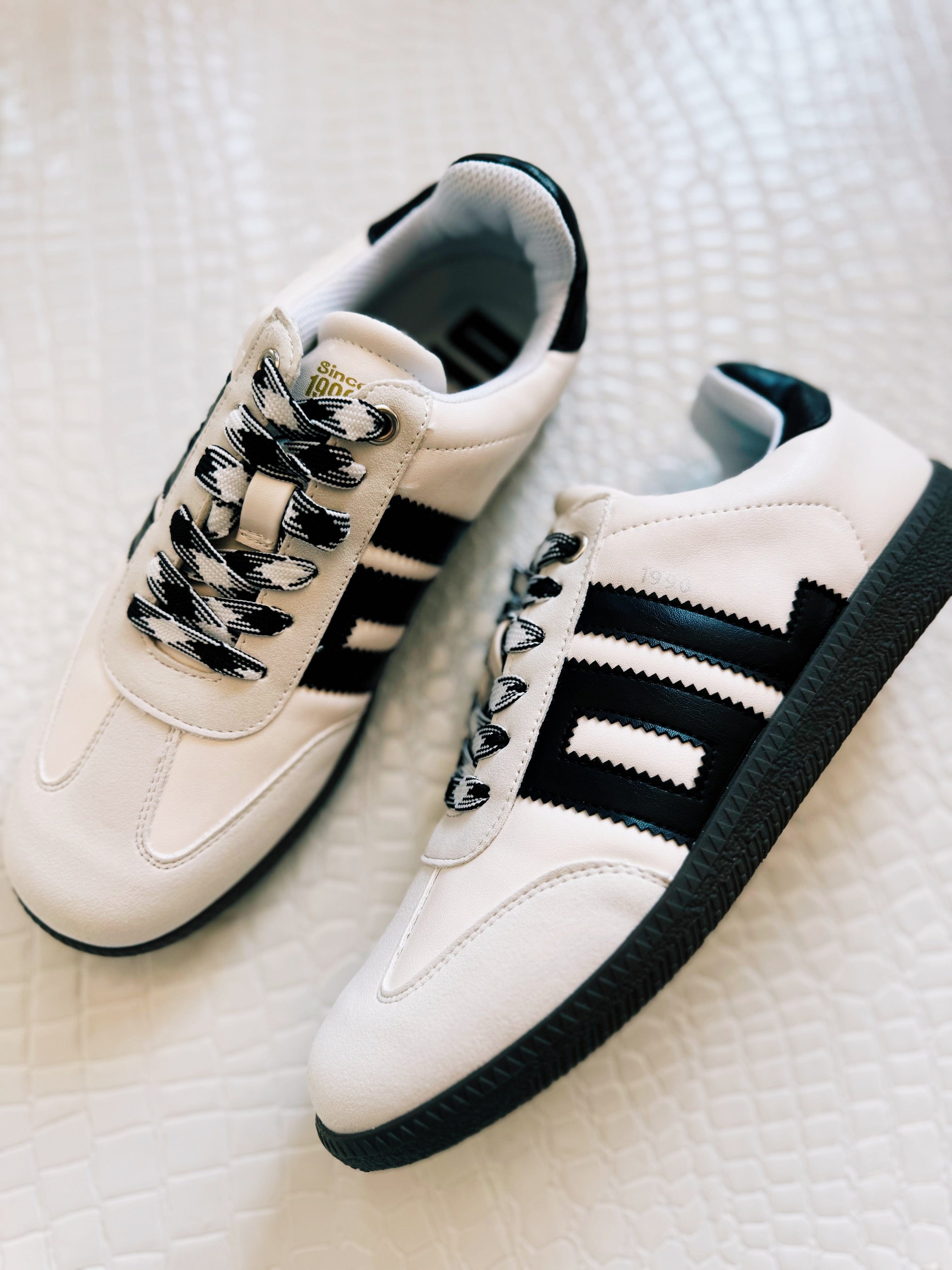 Dirty Laundry Shoes - Sneakers Dirty Laundry Trackstar Sneaker In White