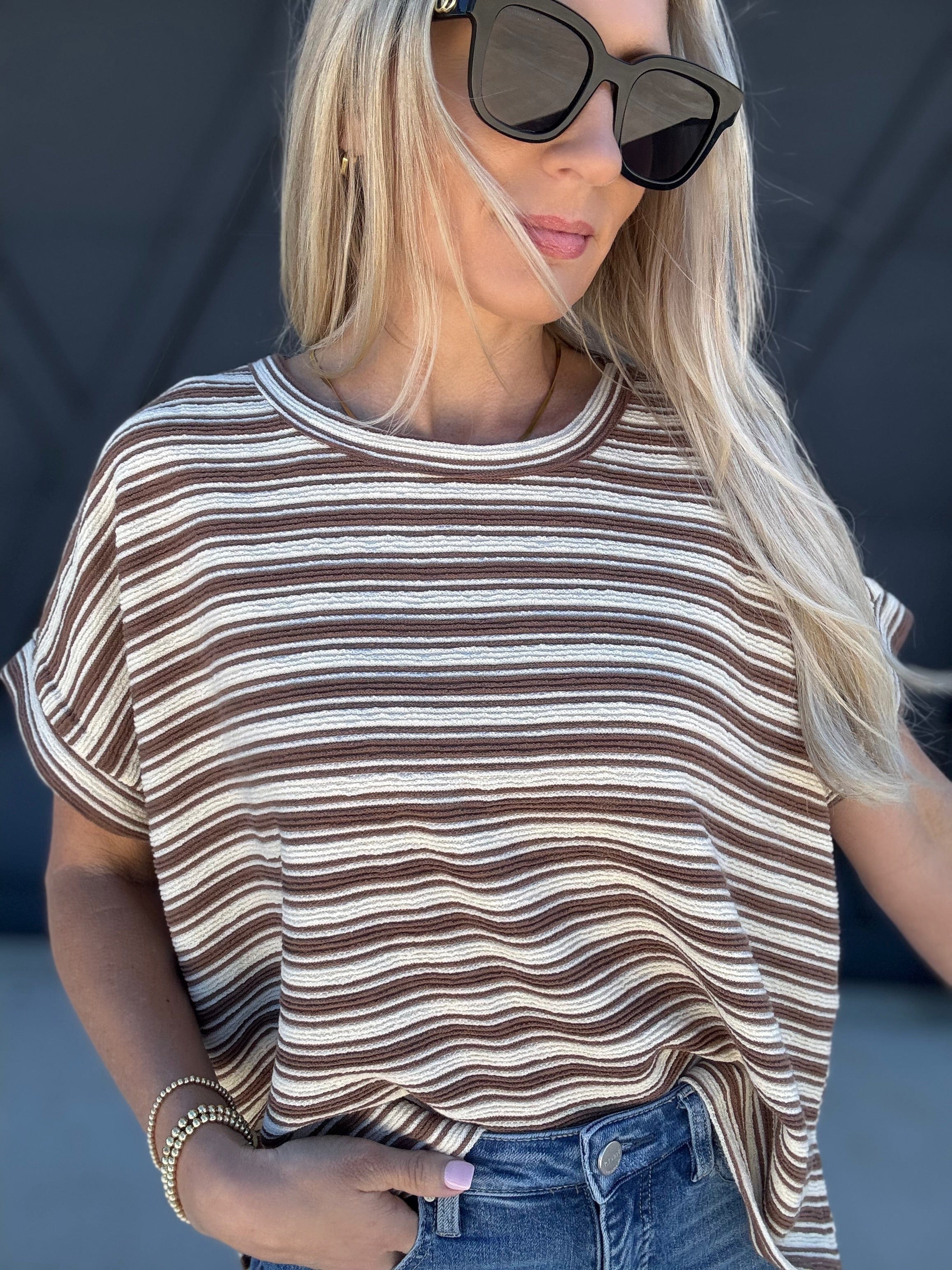 ee:some Tops - Tees Textured Stripe Short Sleeve Top In Coco