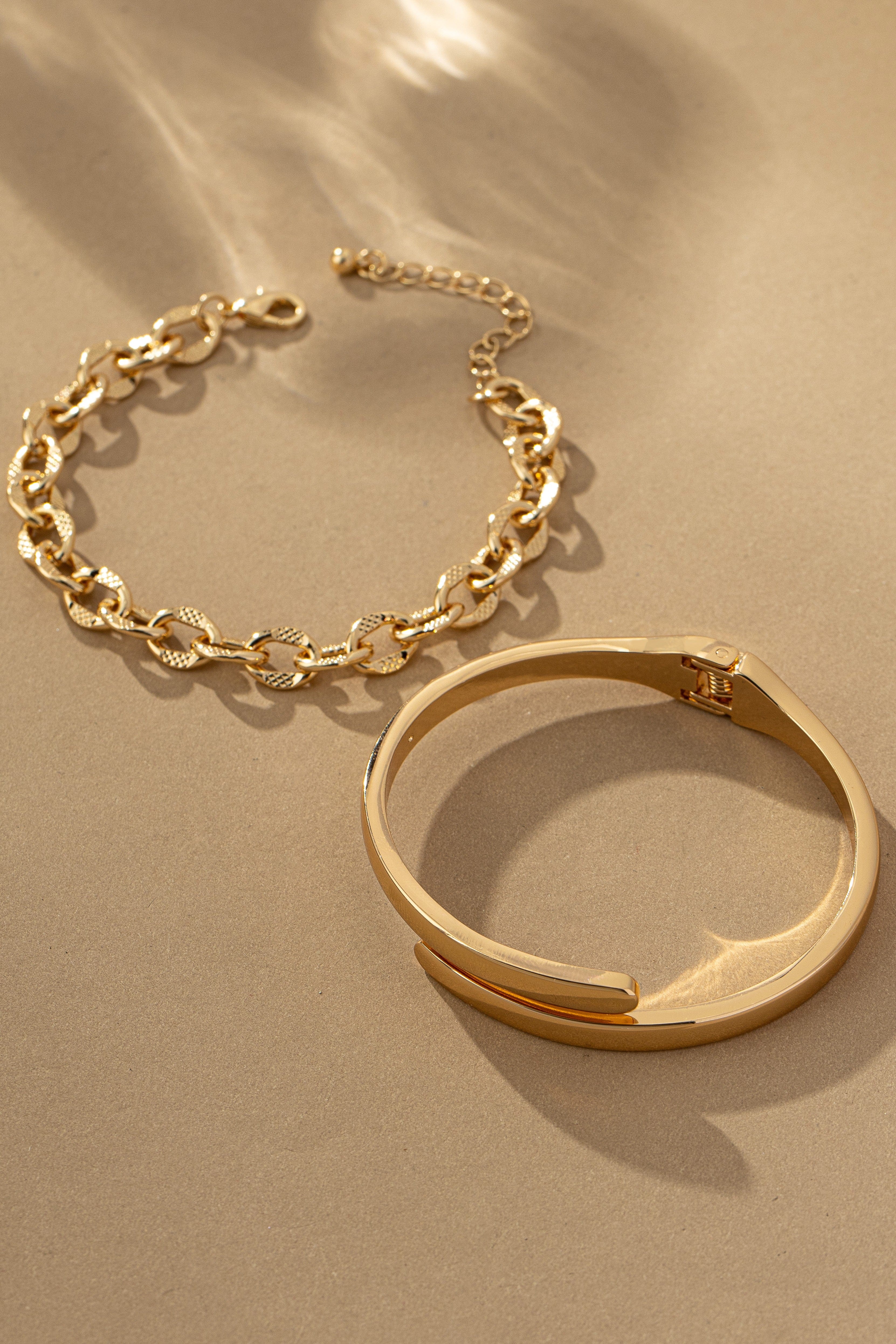 LA3accessories Jewelry - Bracelets Textured Chunky Chain Bracelet Cuff Set In Gold 49278710
