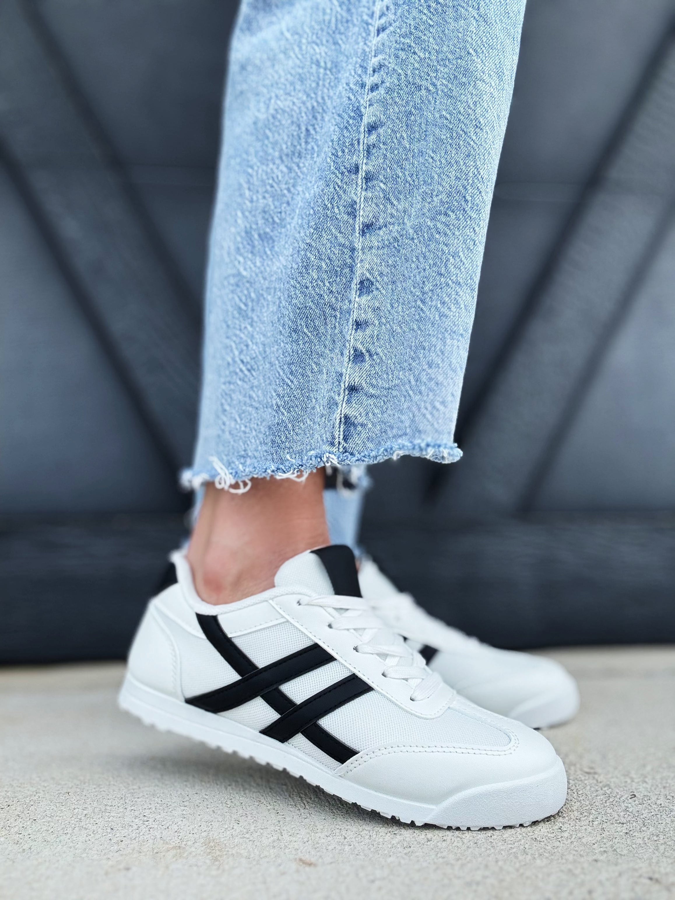 LADY GLORY Shoes - Sneakers Retro Sport Sneaker In White