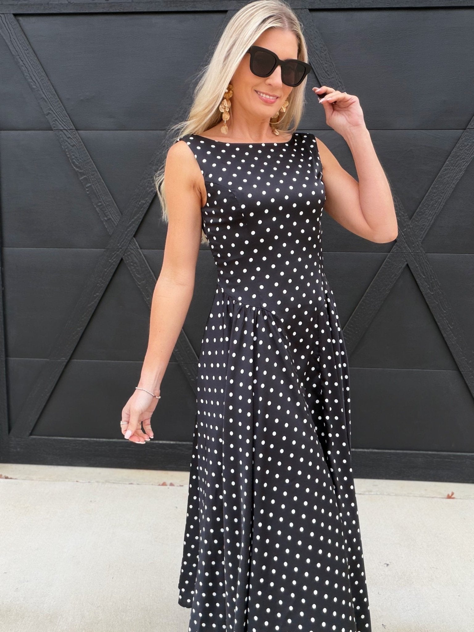 Lulus Renee Scoop Back Darted Hip Midi Dress in Black XL