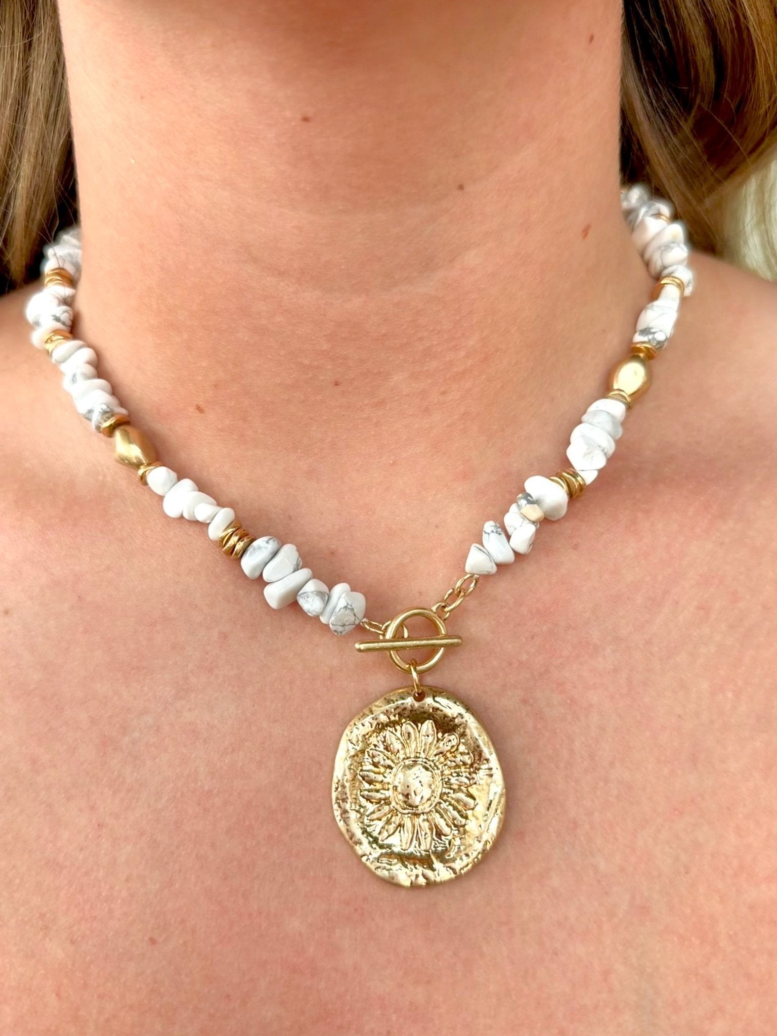 Marble Stone Floral Pendant In Gold - Infinity Raine
