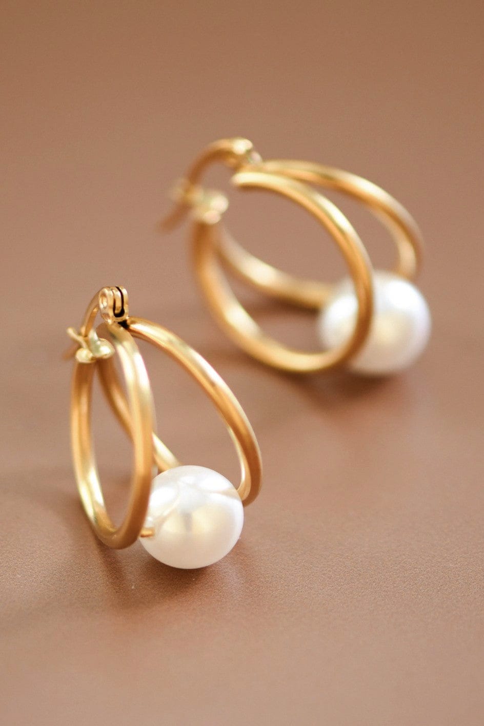 MIA ACCESSORIES Jewelry - Earrings Geometric Pearl Hoop Earrings In Gold 59135478