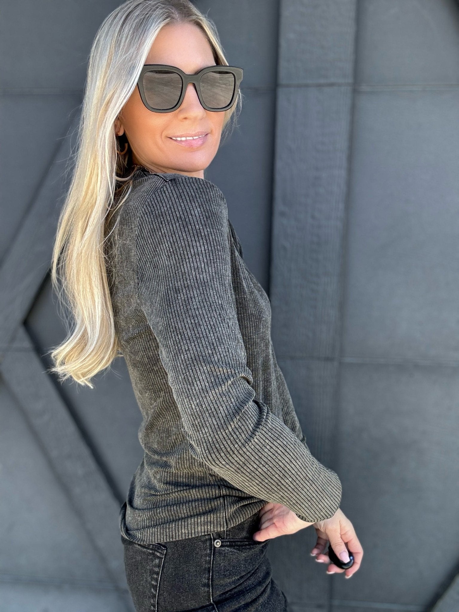 Mineral Washed Ribbed Top In Charcoal - Infinity Raine