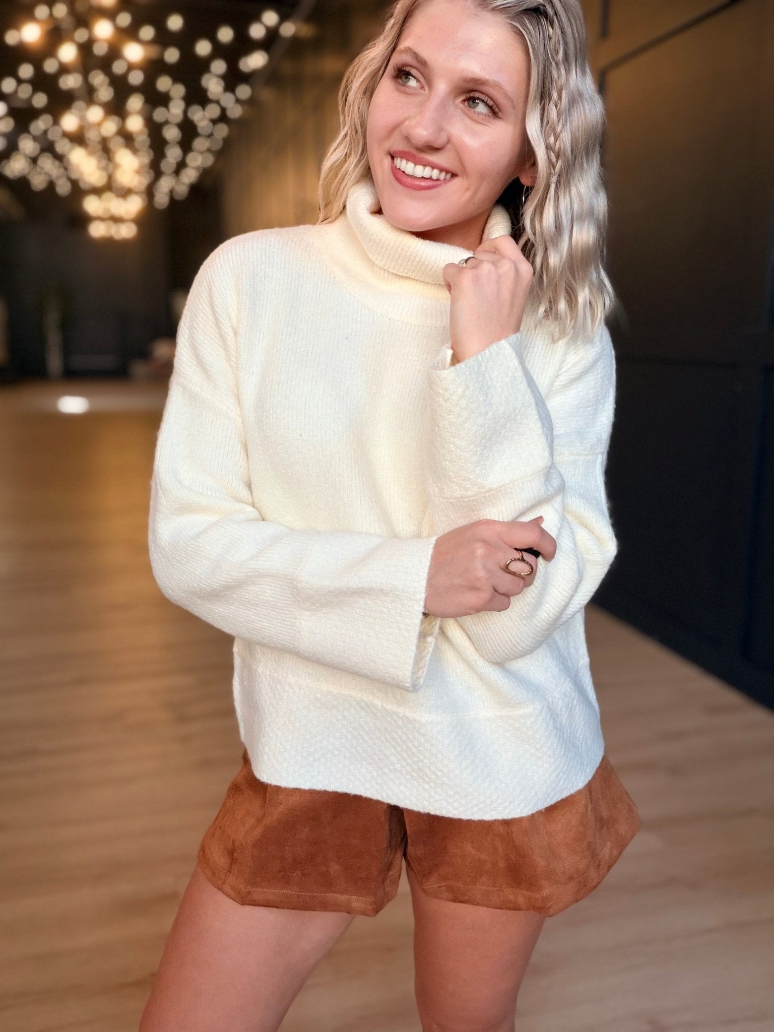 Sammy Turtleneck Sweater In Ivory - Infinity Raine