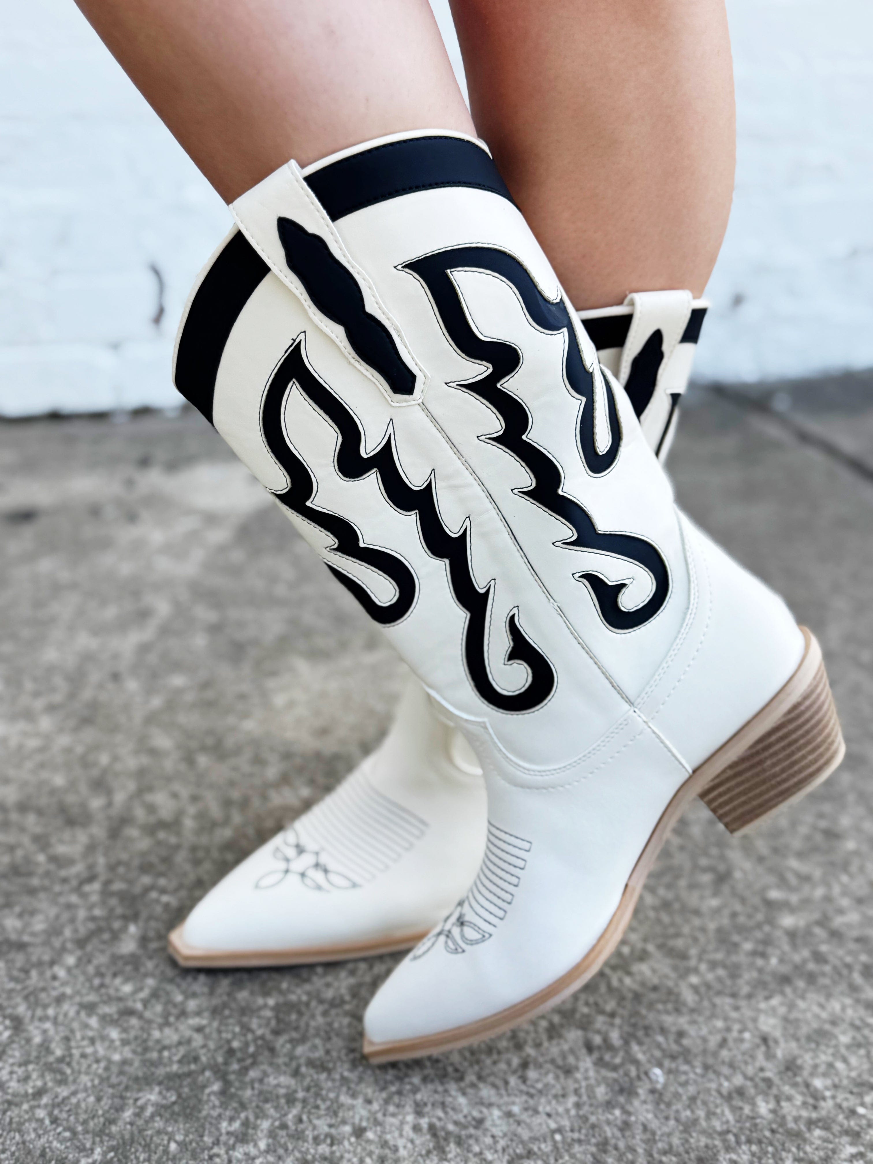 Yaya Boots In Bone - Infinity Raine